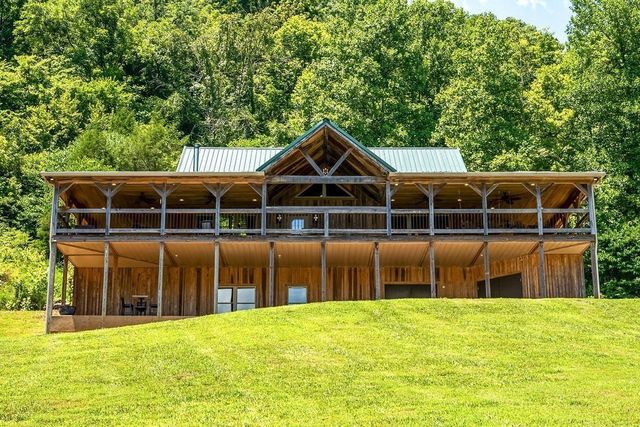 59 Russell Ln, Pleasant Shade, TN 37145