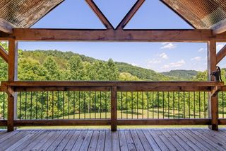 59 Russell Ln, Pleasant Shade, TN 37145