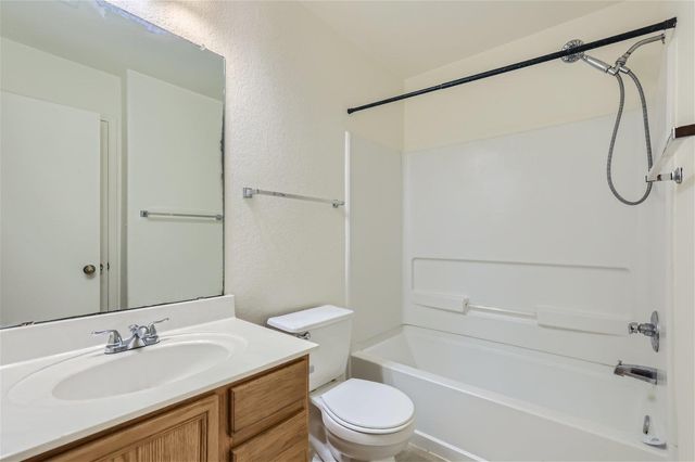 5521 SE Victory Gallop DR, Del Valle, TX 78617