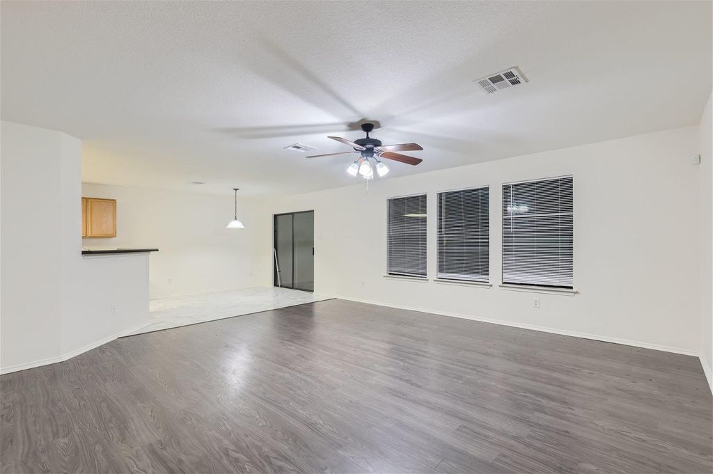 5521 SE Victory Gallop DR, Del Valle, TX 78617