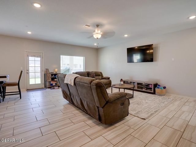 14752 WILLIAM MESHEL Drive, El Paso, TX 79938