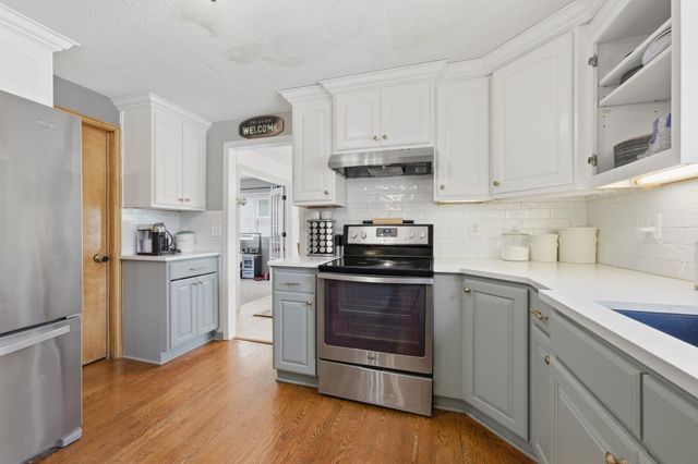 4645 N Hillcrest Ave, Bel Aire, KS 67220