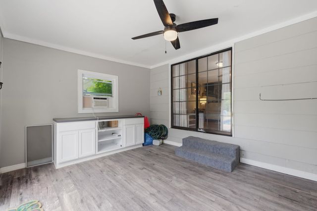 4645 N Hillcrest Ave, Bel Aire, KS 67220