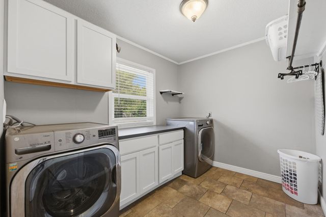 4645 N Hillcrest Ave, Bel Aire, KS 67220