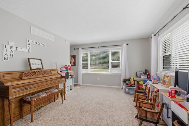 4645 N Hillcrest Ave, Bel Aire, KS 67220