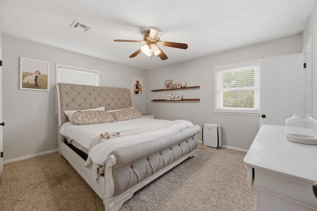 4645 N Hillcrest Ave, Bel Aire, KS 67220