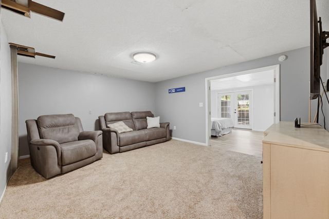 4645 N Hillcrest Ave, Bel Aire, KS 67220