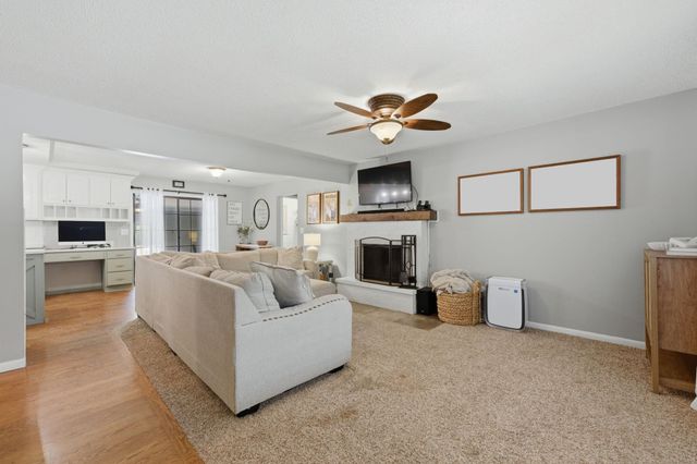 4645 N Hillcrest Ave, Bel Aire, KS 67220