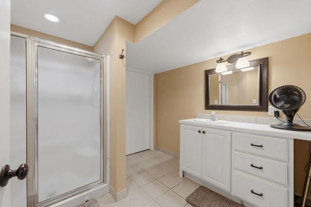 4645 N Hillcrest Ave, Bel Aire, KS 67220