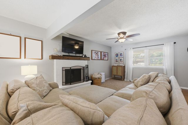 4645 N Hillcrest Ave, Bel Aire, KS 67220