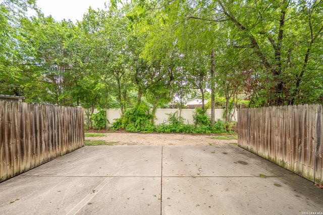 636 RITTIMAN RD, Terrell Hills, TX 78209