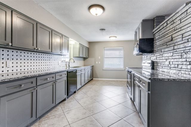 3217 Dreeben Drive, Richland Hills, TX 76118