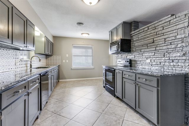 3217 Dreeben Drive, Richland Hills, TX 76118