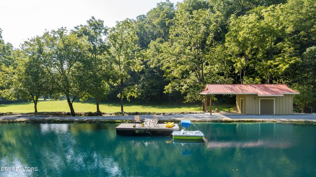3656 Henry Town Rd, Sevierville, TN 37876