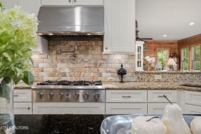 3656 Henry Town Rd, Sevierville, TN 37876