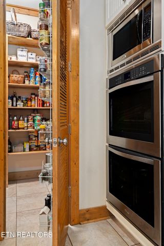 3656 Henry Town Rd, Sevierville, TN 37876