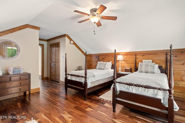 3656 Henry Town Rd, Sevierville, TN 37876