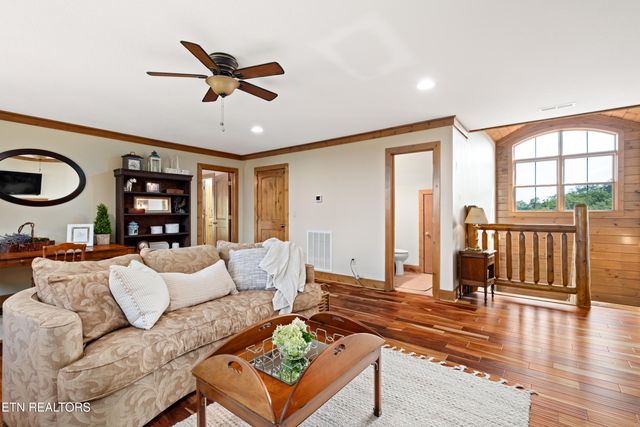 3656 Henry Town Rd, Sevierville, TN 37876