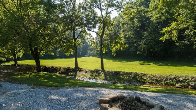3656 Henry Town Rd, Sevierville, TN 37876