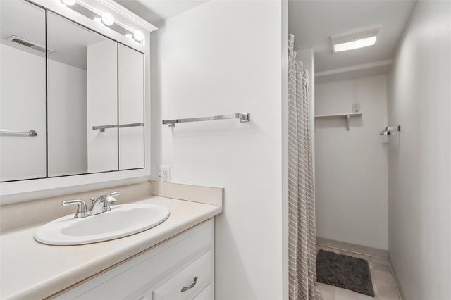 532 Olive St, Iowa City, IA 52246