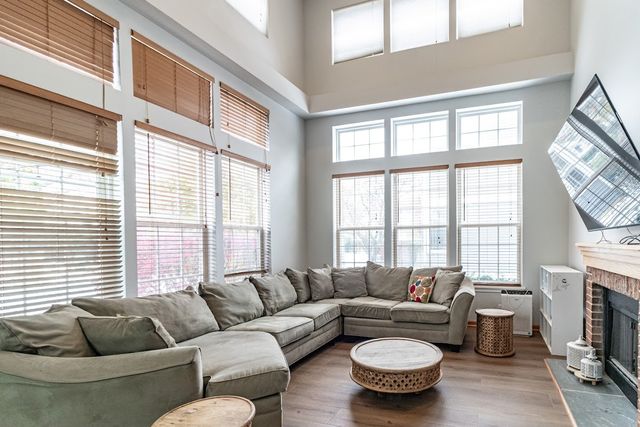 276 Pembrook Lane, Mundelein, IL 60060