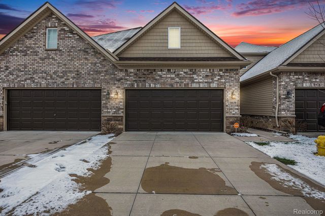 16630 Savor Lane 13, Clinton Charter Township, MI 48035