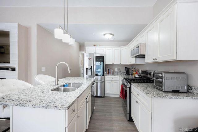 16630 Savor Lane 13, Clinton Charter Township, MI 48035