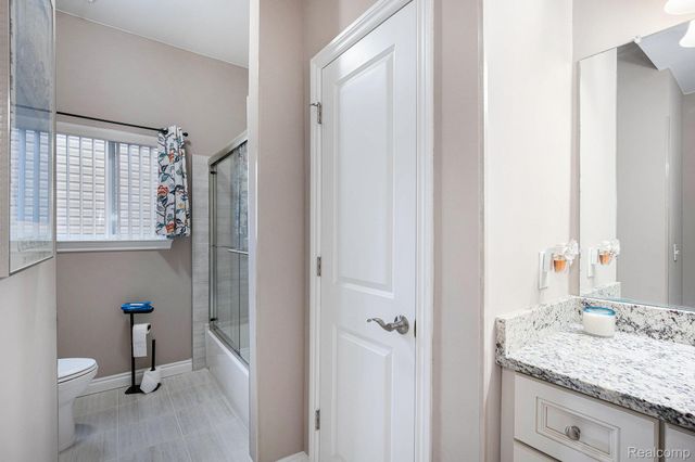 16630 Savor Lane 13, Clinton Charter Township, MI 48035