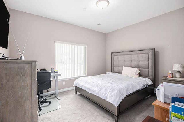 16630 Savor Lane 13, Clinton Charter Township, MI 48035
