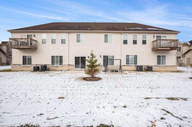 16630 Savor Lane 13, Clinton Charter Township, MI 48035