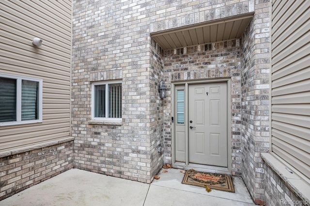 16630 Savor Lane 13, Clinton Charter Township, MI 48035