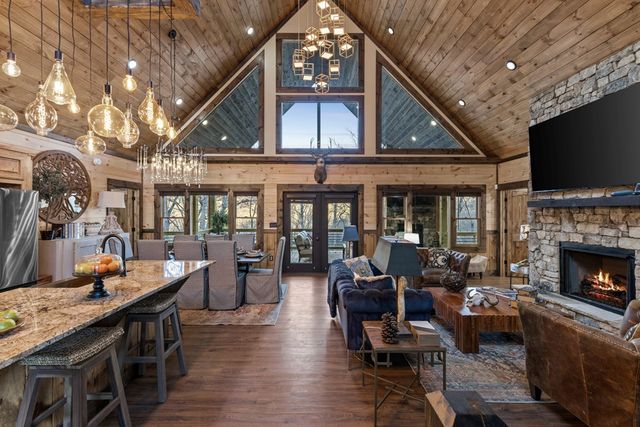 241 East Shalom Court, Blue Ridge, GA 30513