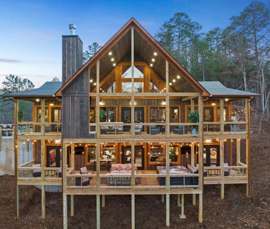 241 East Shalom Court, Blue Ridge, GA 30513