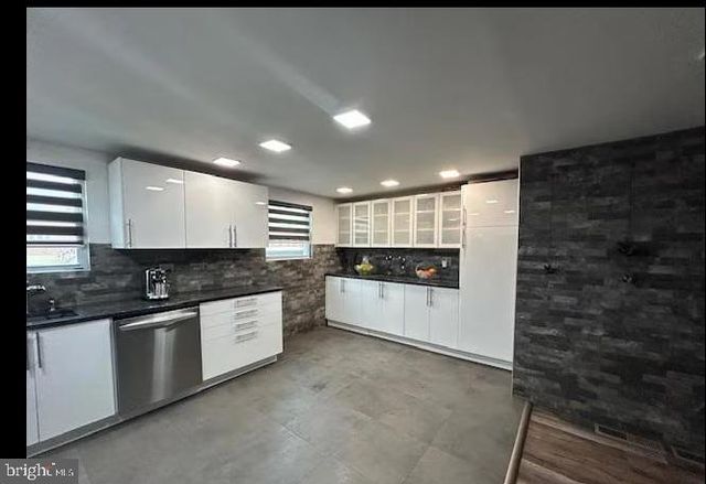 355 AVON ST, Philadelphia, PA 19116