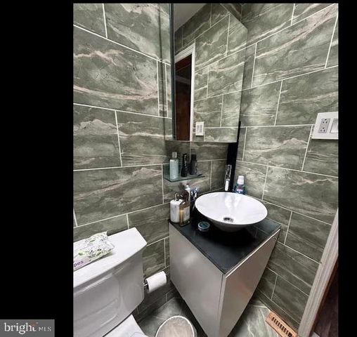 355 AVON ST, Philadelphia, PA 19116