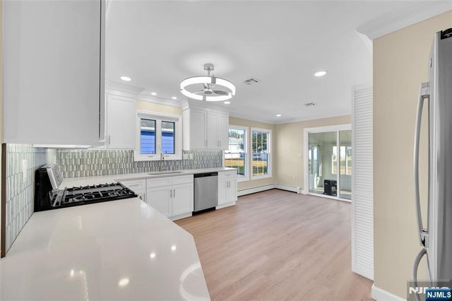 16 Calalou Court, Toms River, NJ 08757