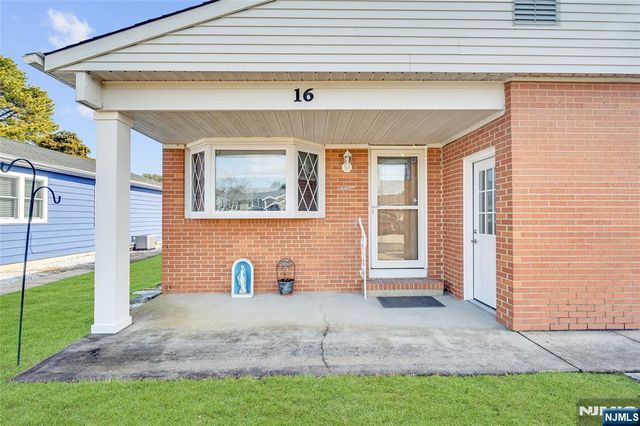 16 Calalou Court, Toms River, NJ 08757