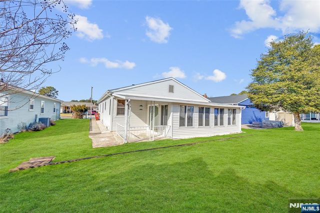 16 Calalou Court, Toms River, NJ 08757