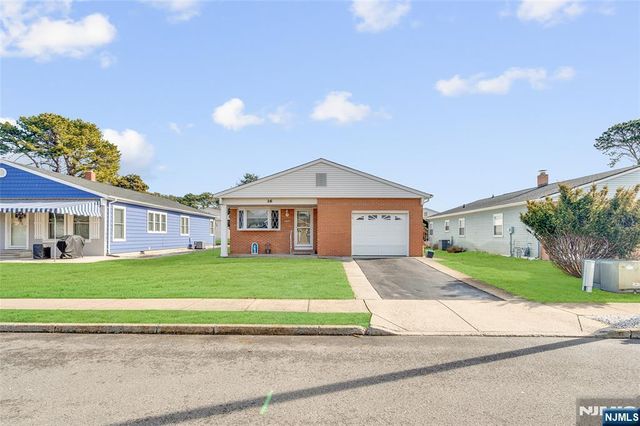 16 Calalou Court, Toms River, NJ 08757