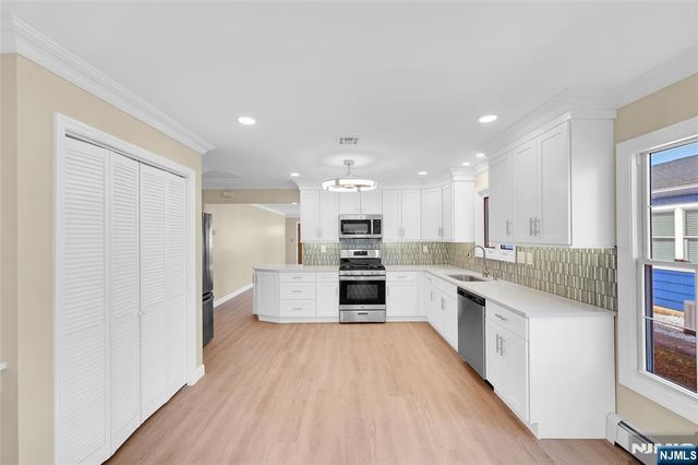 16 Calalou Court, Toms River, NJ 08757