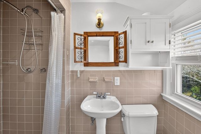 189 Breakwater Shores Dr, Barnstable, MA 02601