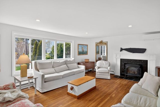 189 Breakwater Shores Dr, Barnstable, MA 02601