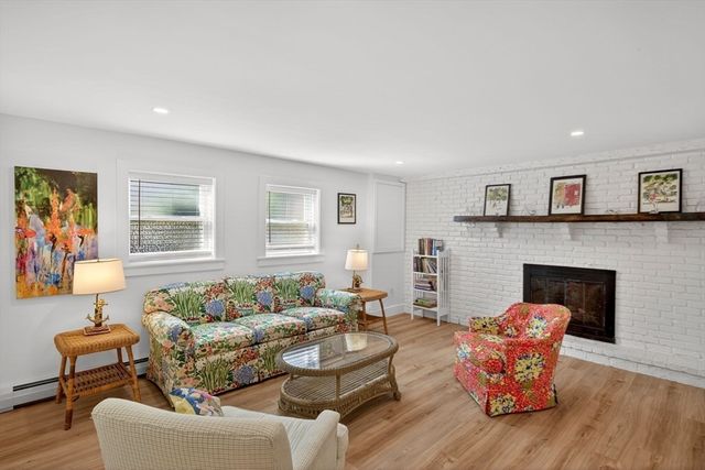 189 Breakwater Shores Dr, Barnstable, MA 02601