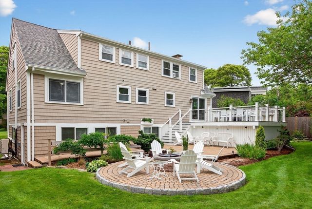 189 Breakwater Shores Dr, Barnstable, MA 02601