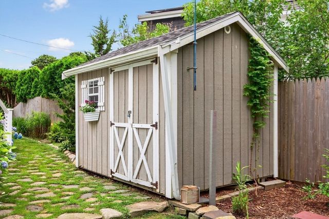 189 Breakwater Shores Dr, Barnstable, MA 02601