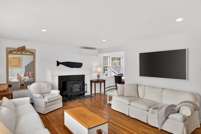 189 Breakwater Shores Dr, Barnstable, MA 02601