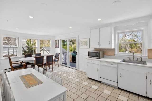 189 Breakwater Shores Dr, Barnstable, MA 02601
