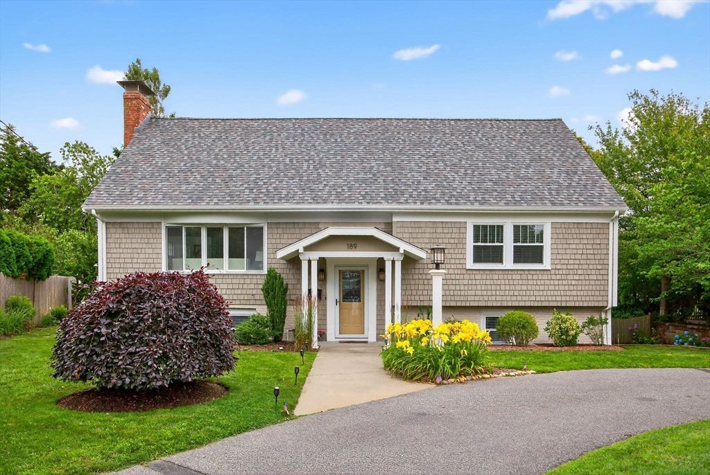 189 Breakwater Shores Dr, Barnstable, MA 02601