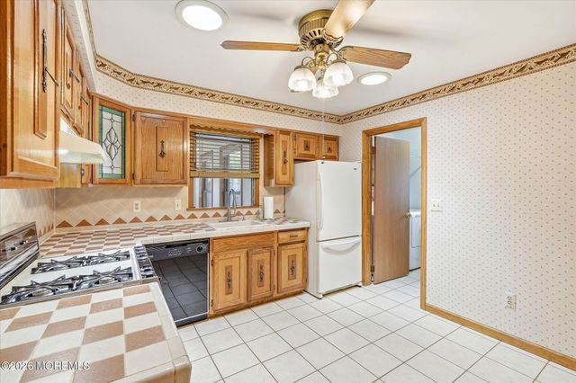 60 Pelican Drive, Bayville, NJ 08721