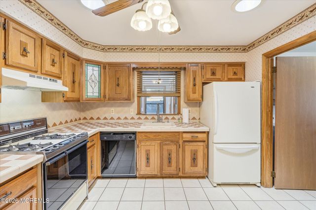 60 Pelican Drive, Bayville, NJ 08721